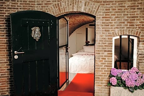 Deluxe Studio