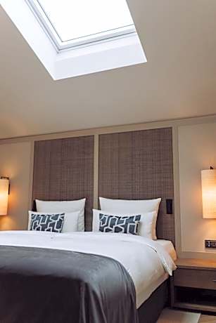 Suite with Lake View