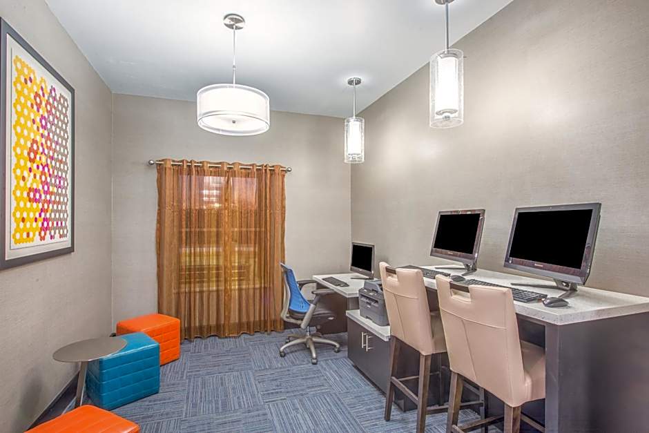 Holiday Inn Express & Suites Shawnee-Kansas City West By IHG