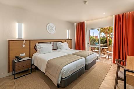 Twin Room with Garden and Pool View