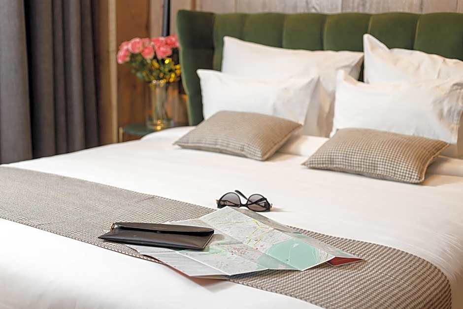 SCHUSTER Boarding House