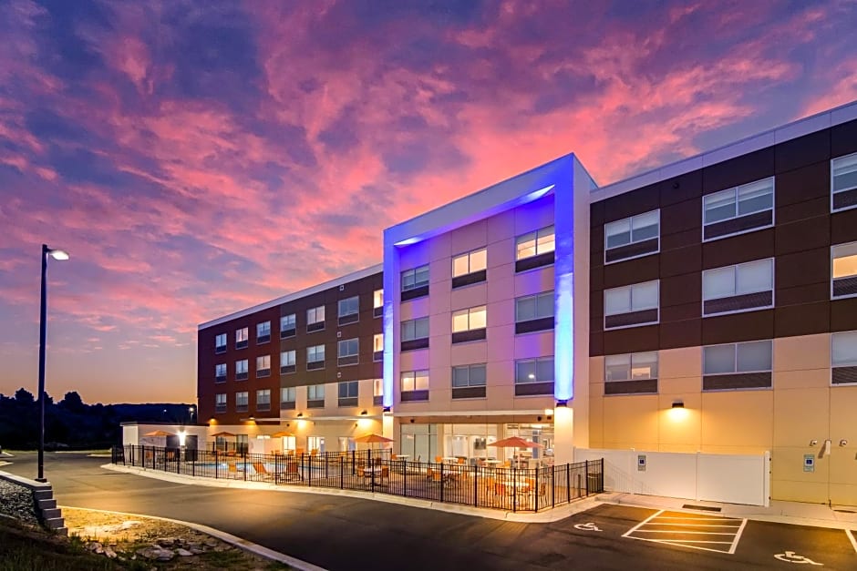 Holiday Inn Express and Suites Asheboro