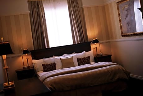 Executive Queen Suite