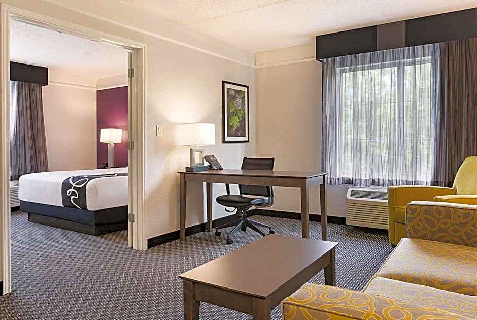 La Quinta Inn & Suites by Wyndham Atlanta Perimeter Medical Center