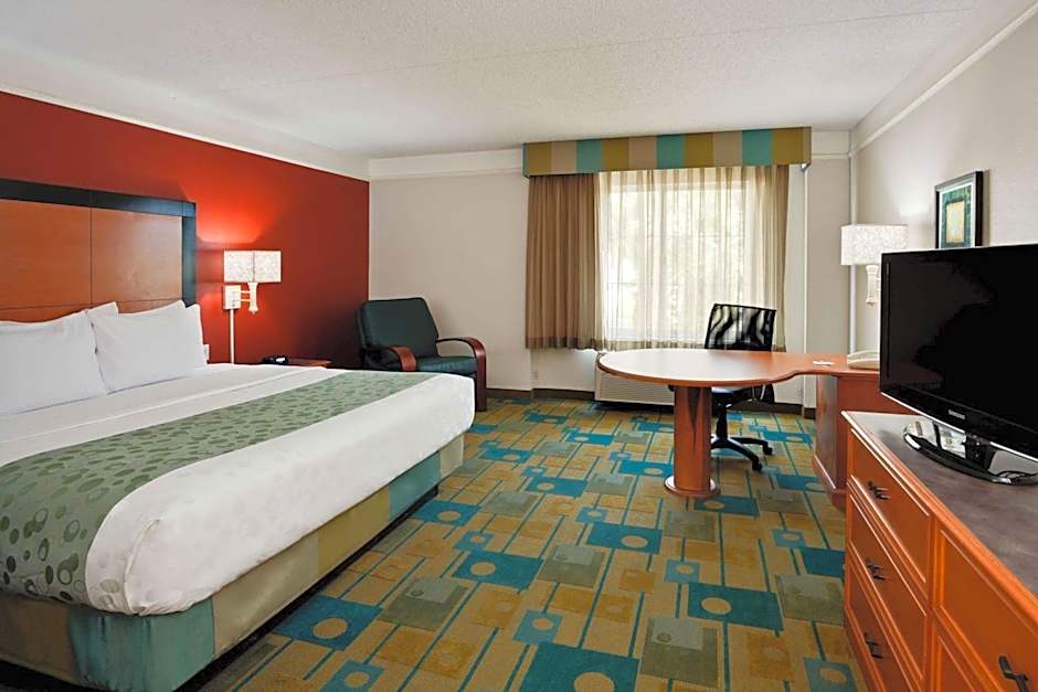 La Quinta Inn & Suites by Wyndham Usf (Near Busch Gardens)