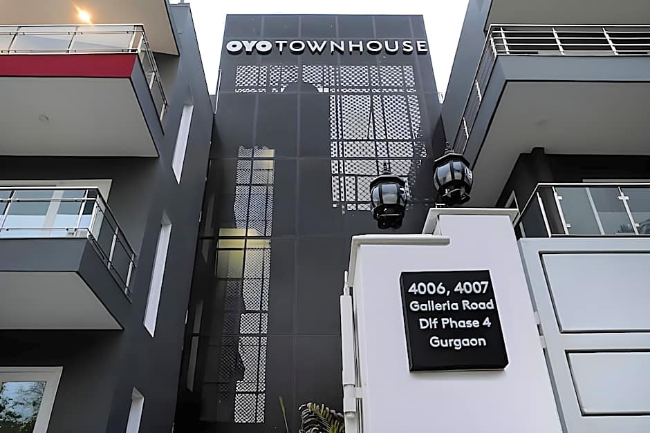 Super Townhouse Galleria Market Near Golf Course Road