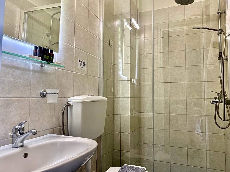 Bruskos Hotel & Suites