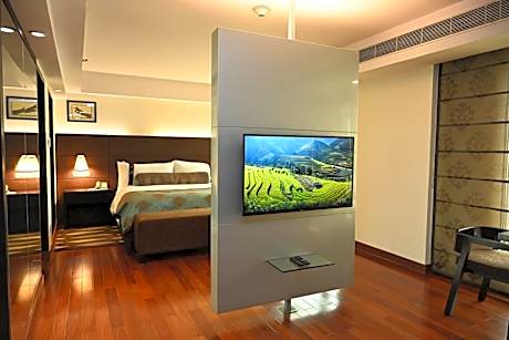 Executive Suite - 10% discount on Food & soft beverages, Laundry & Spa