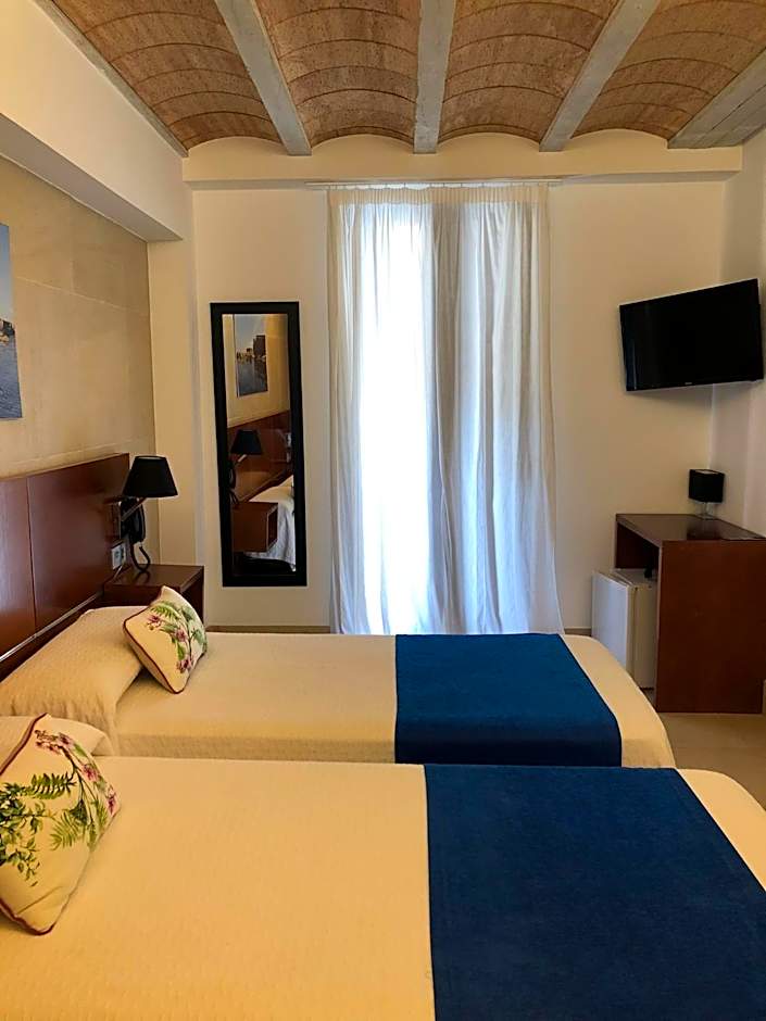 HOTEL ISLA PLANA