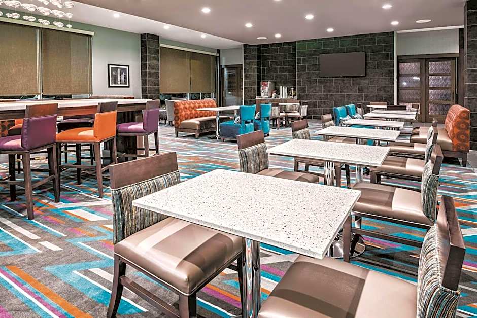 La Quinta Inn & Suites by Wyndham Dallas Grand Prairie North