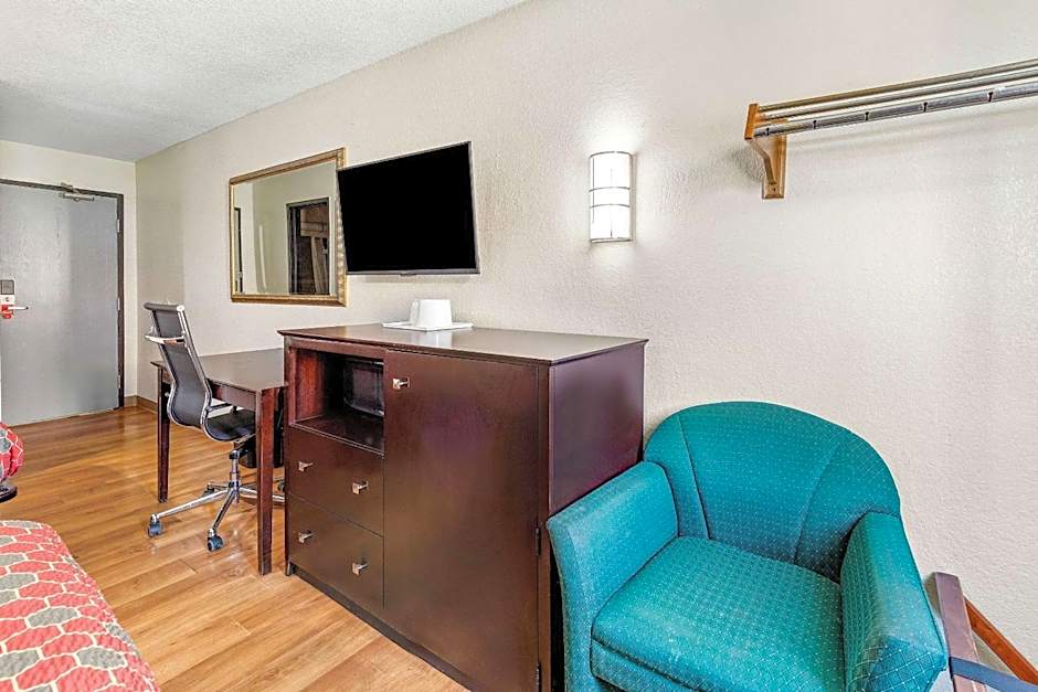 Econo Lodge Akron Copley Northwest