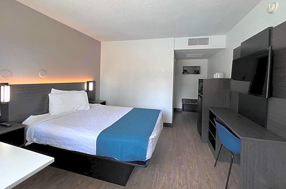 Motel 6-Bakersfield, CA - South