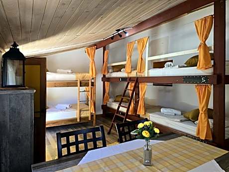 Bed in 6-Bed Mixed Dormitory Room
