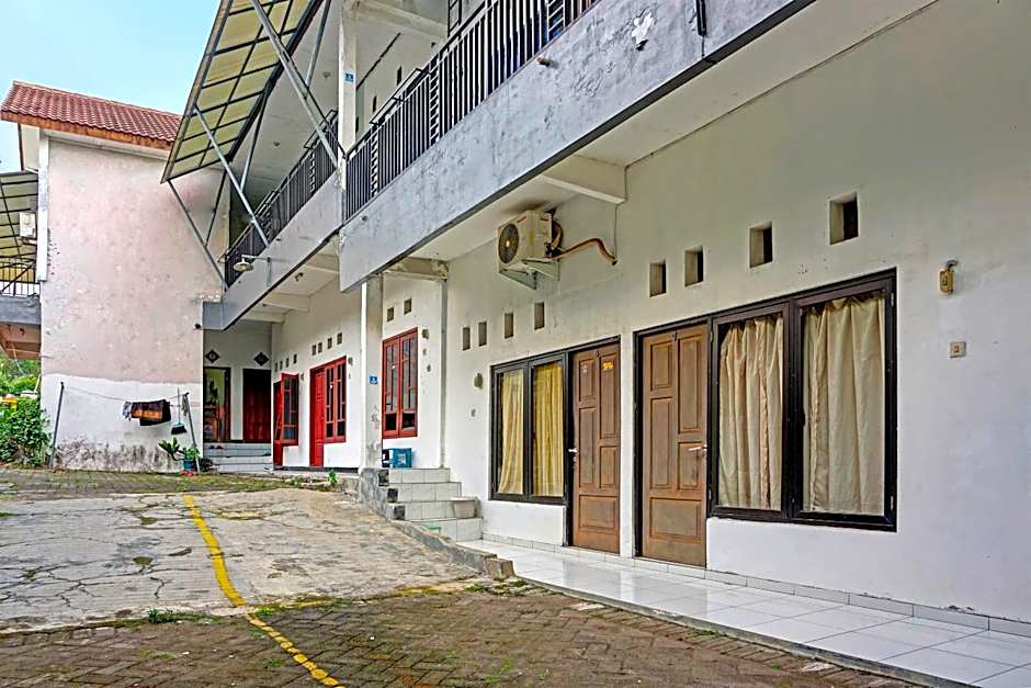 OYO Life 91896 Kost Bu Dewi Syariah