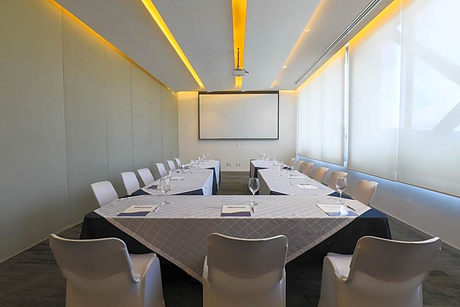 Hotel Horizon & Convention Center