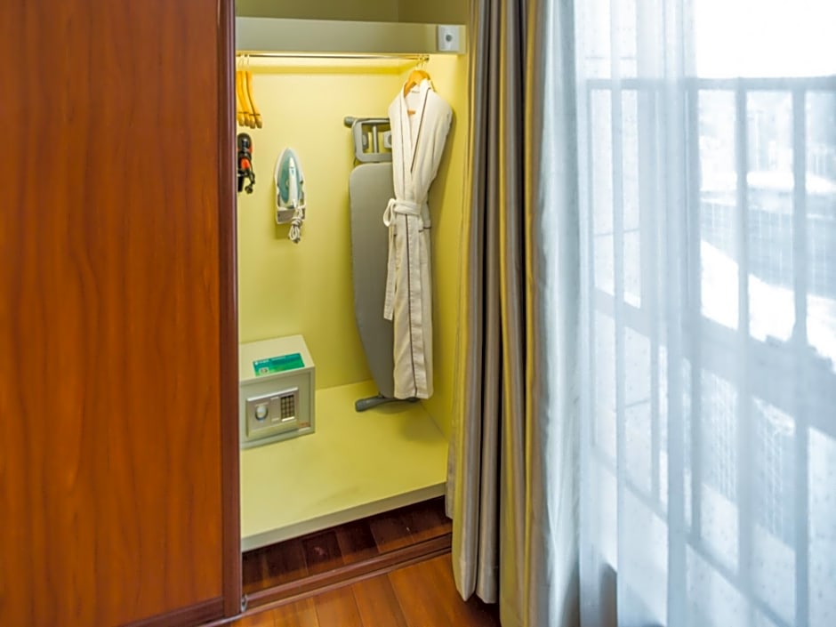Grand Eastern International Apartment