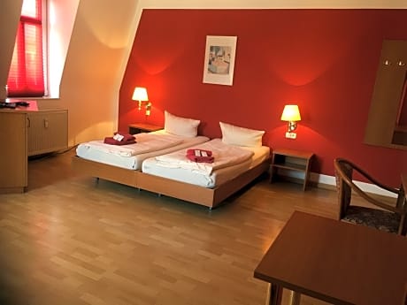Basic Triple Room