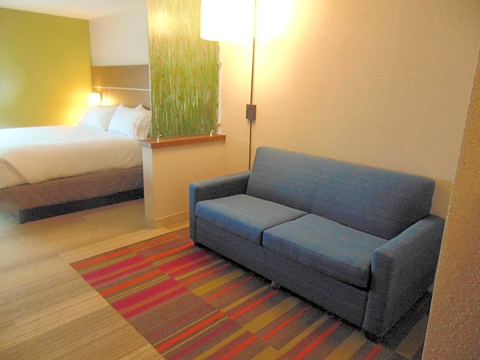 Holiday Inn Express & Suites Wapakoneta By IHG