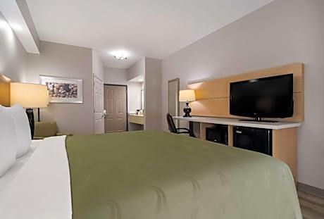 King Suite - Non-Smoking