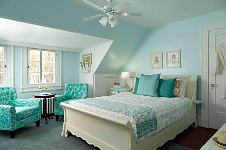 Room 6 - Estate Queen Room 3rd floor - stairs