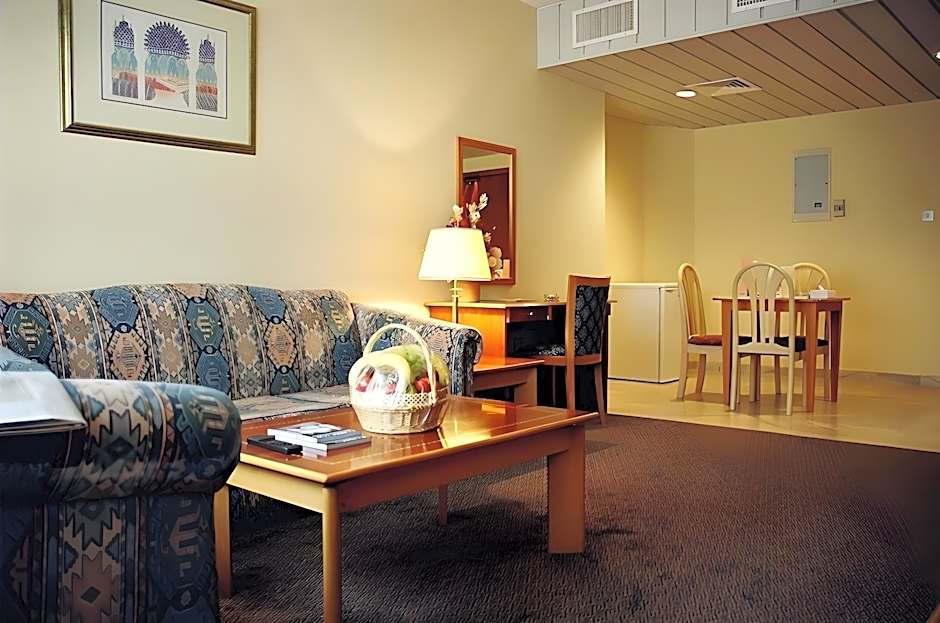 Emirates Plaza Hotel