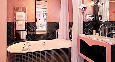 Deluxe Room (1 Queen Bed)