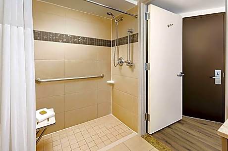 2 Double Beds Hearing Accessible