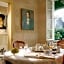 La Porte Rouge - The Red Door Inn
