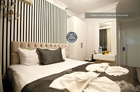 Economy Double Room with Balcony (lower floor)