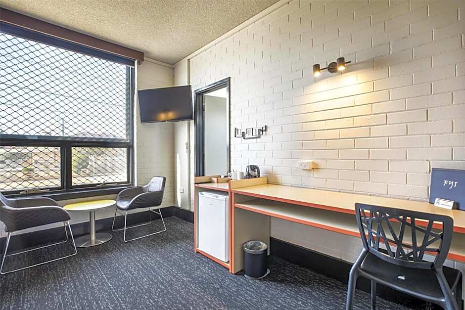 Nightcap at Glengala Hotel