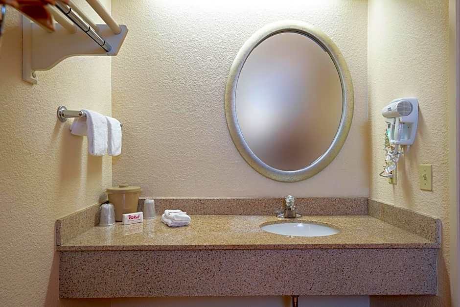 Red Roof Inn Cleveland Airport-Middleburg Heights