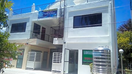 Luna Oslob Travellers Inn