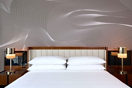 Larger King, Guest room, 1 King