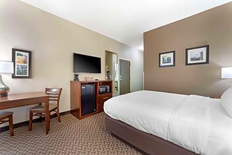 Queen Room - Accessible/Non-Smoking