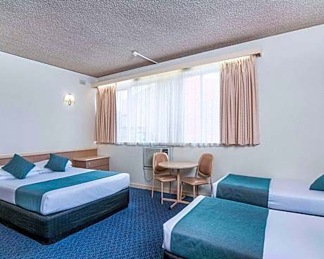 1 Queen Bed, 3 Single Beds, Nonsmoking