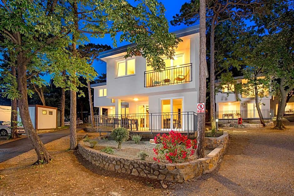 Holiday Homes Oštro