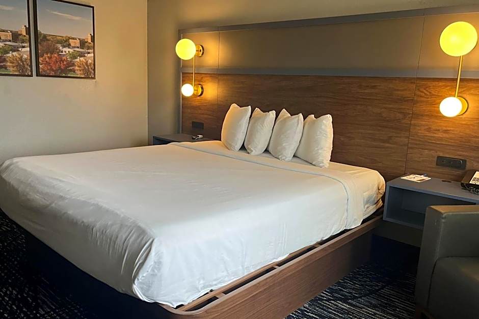 Photo 1 of 8 of 1 King Bed