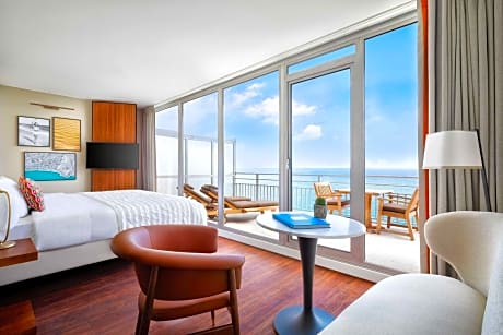 Executive room with Sea view, King bed 