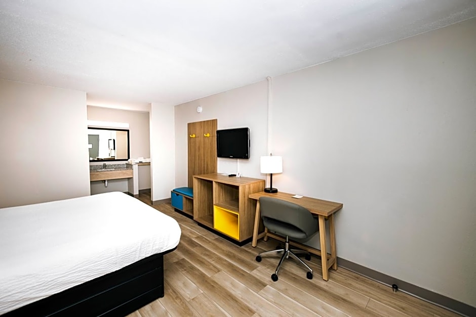 Days Inn by Wyndham Cincinnati East