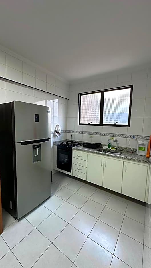 Belo apartamento de frente ao mar - Vila Caiçara