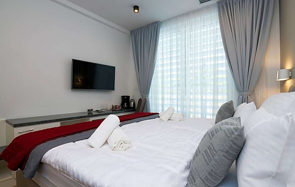 Sky & Sun Luxury Rooms