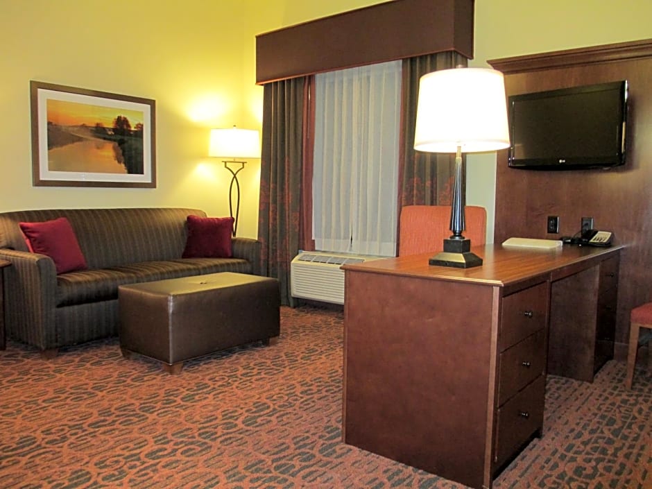 Hampton Inn & Suites Minot