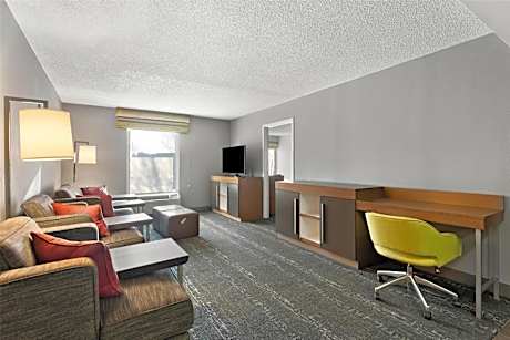 King Suite with Sofabed- Non-Smoking