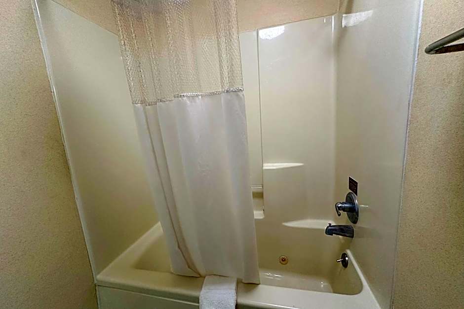 Bonita Lakes Inn by Capital O Meridian I20