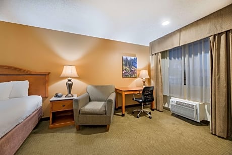 1 King Bed, Non-Smoking, Executive Room, Microwave And Refrigerator, Sofabed, Upstairs, Continental Breakfast