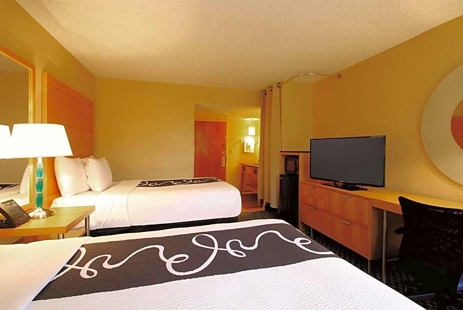 La Quinta Inn & Suites by Wyndham Deerfield Beach I-95