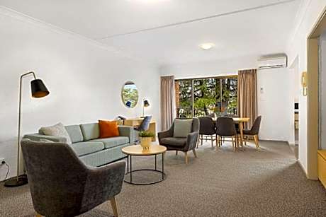 Oxley Court Serviced Apartments