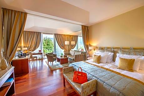 Deluxe One Bedroom Suite with Balcony