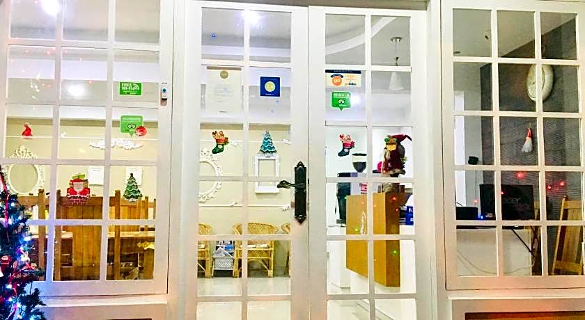 Daffodils Spice Court