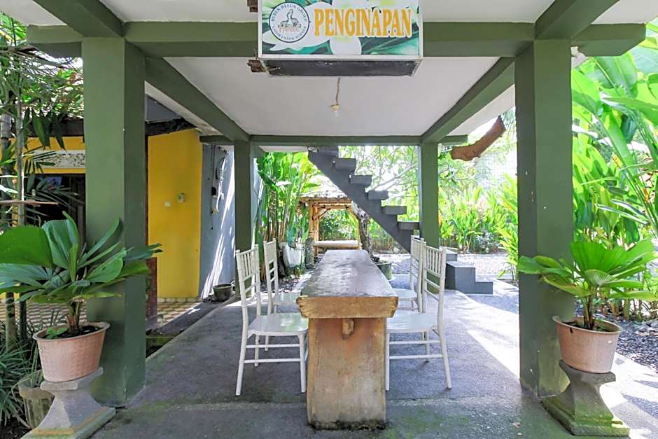 RedDoorz at Saren Anyar Homestay Lukluk